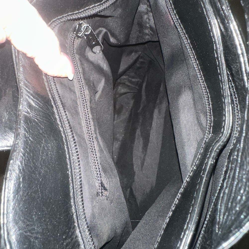 Elegant Black Leather Tote Bag - Picture 9 of 9